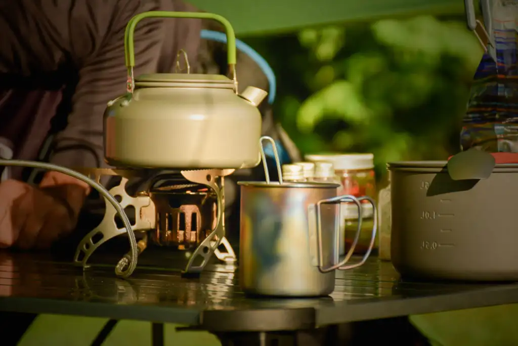 Camping cooking set