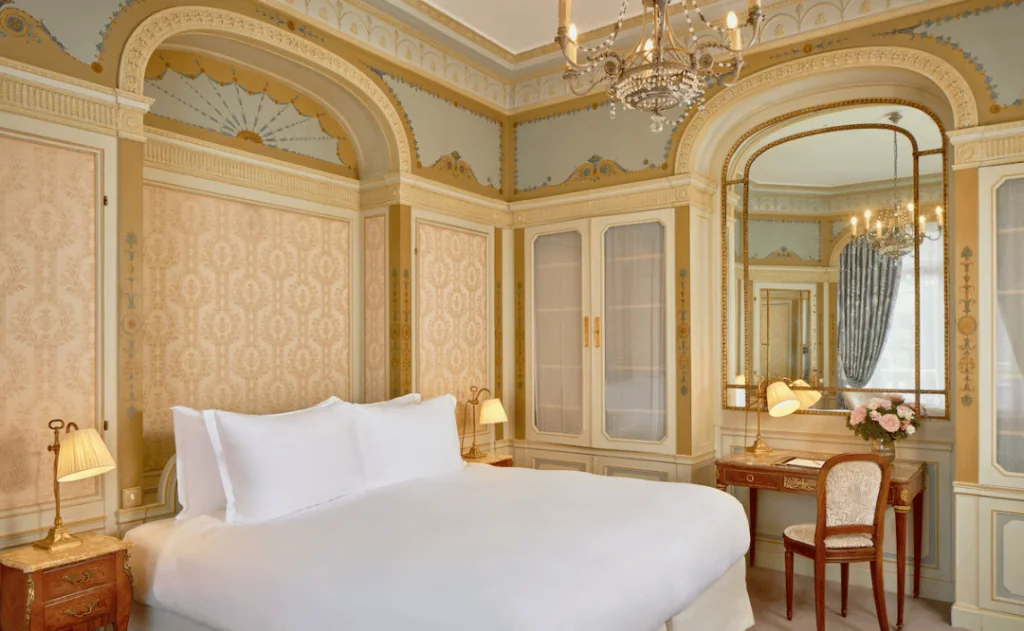 Hotel Raphael - Boudoir Room Terrace Eiffel Tower | Premium bedding, pillowtop beds, minibar, in-room safe