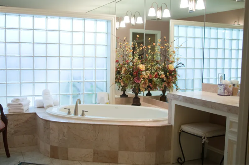 Jacuzzi tub at the Regency Cottage at The Sanford House Inn & Spa, Texas