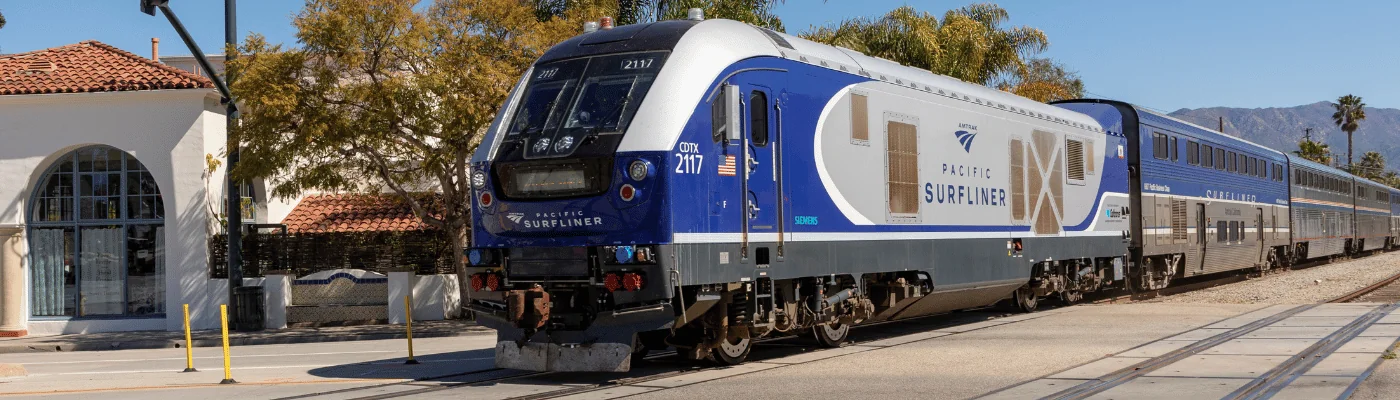 the pacific surfliner train enters the station at Santa Barbara. The surfliner serves the Route San Diego to San Luis Obispo