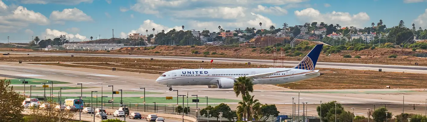 United Airlines Taxis in LAX